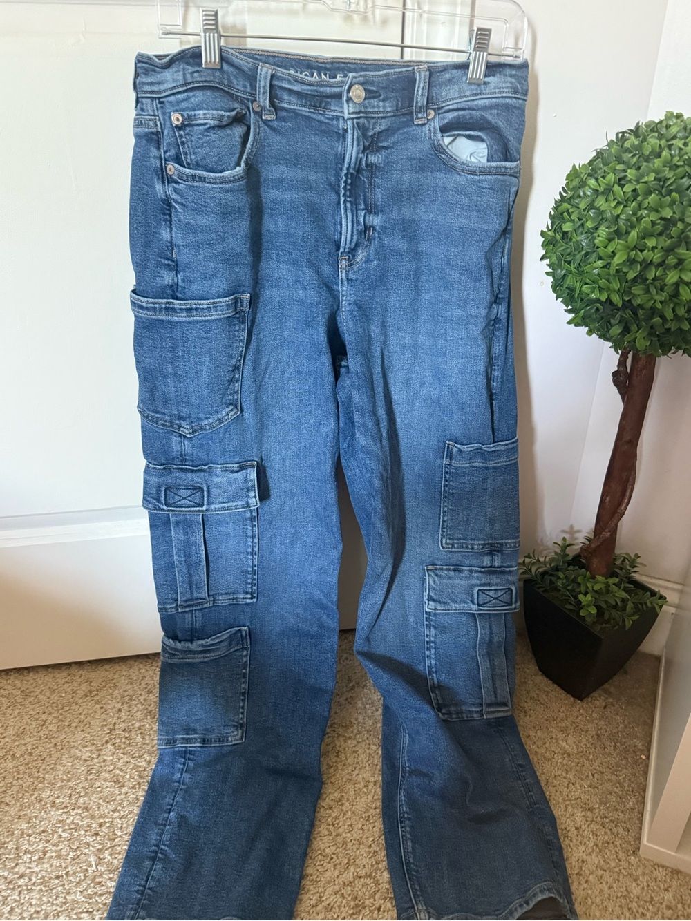 American Eagles women’s Blue Cargo Jeans